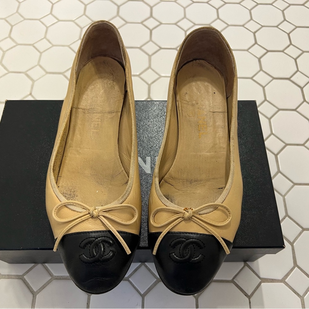 CHANEL ballet flat